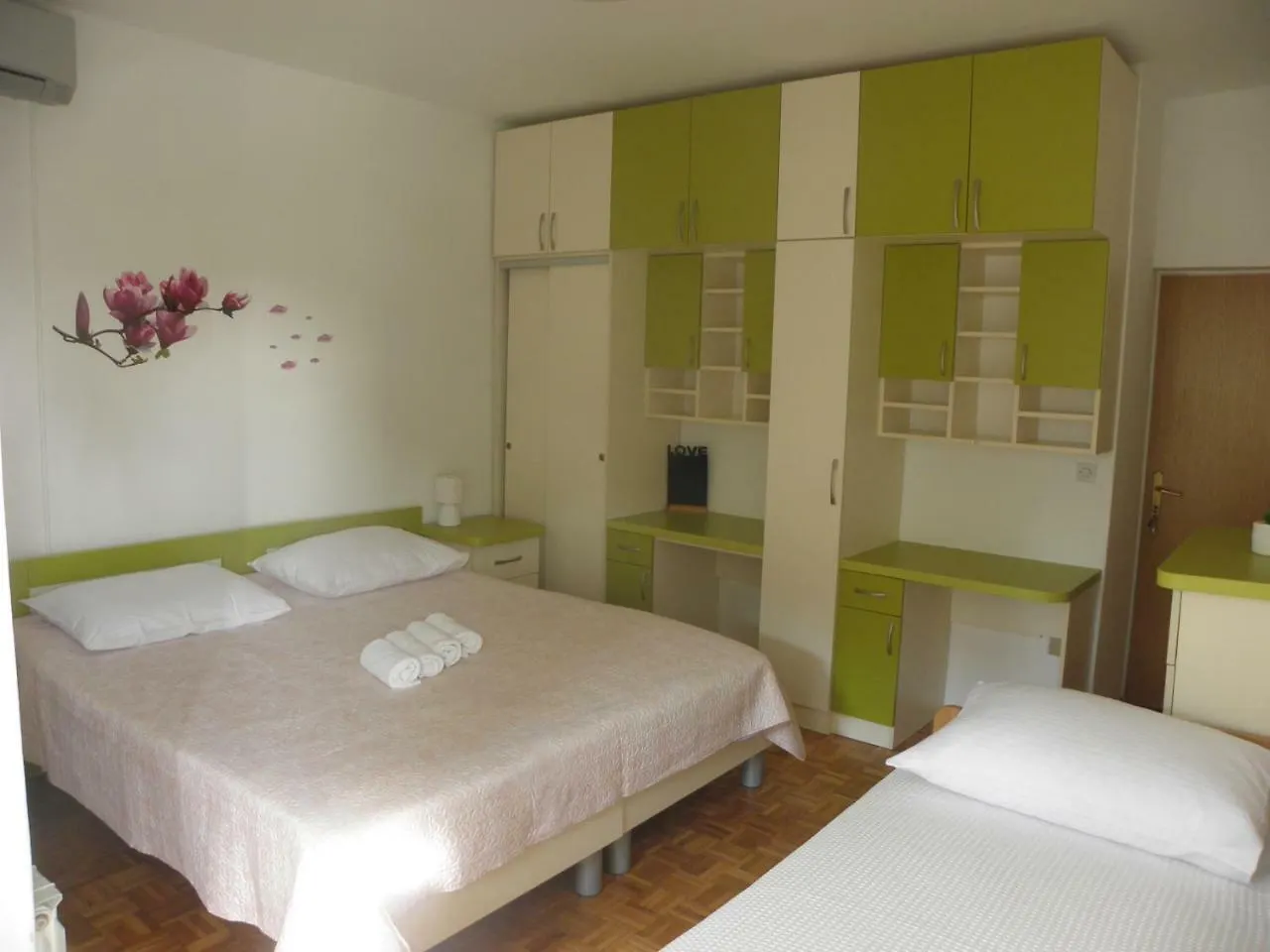 Apartman Ive contacts